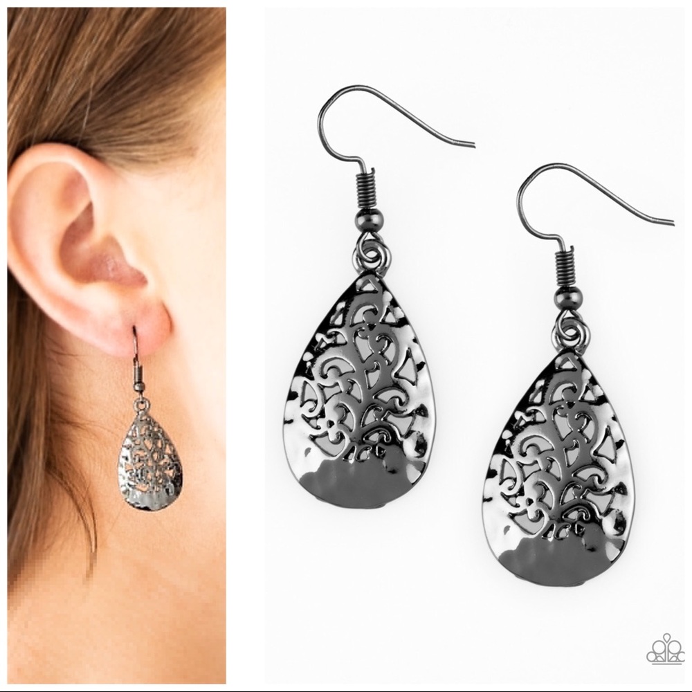 Earrings in gunmetal!